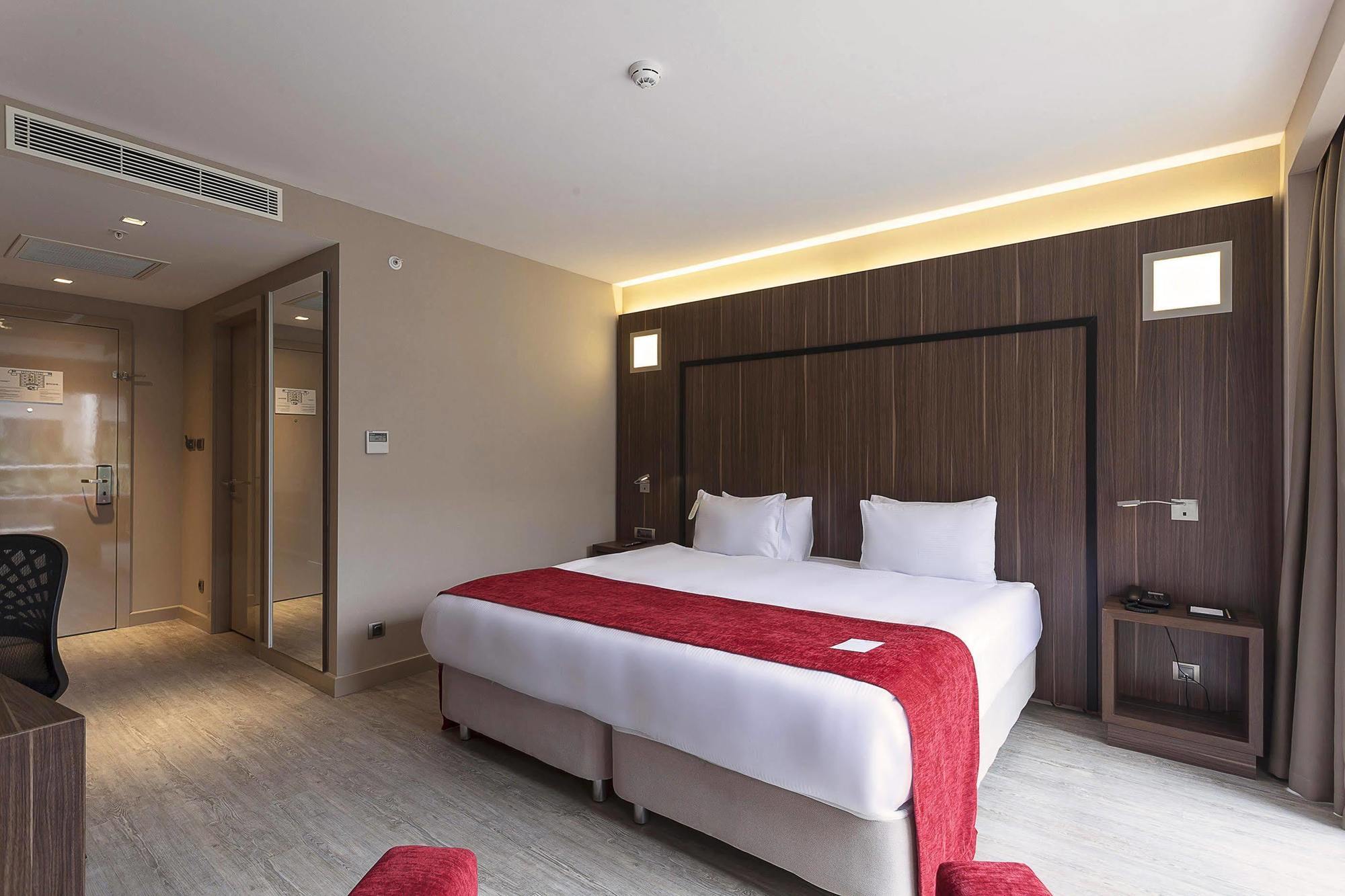 Ramada Encore By Wyndham Izmir Exterior photo