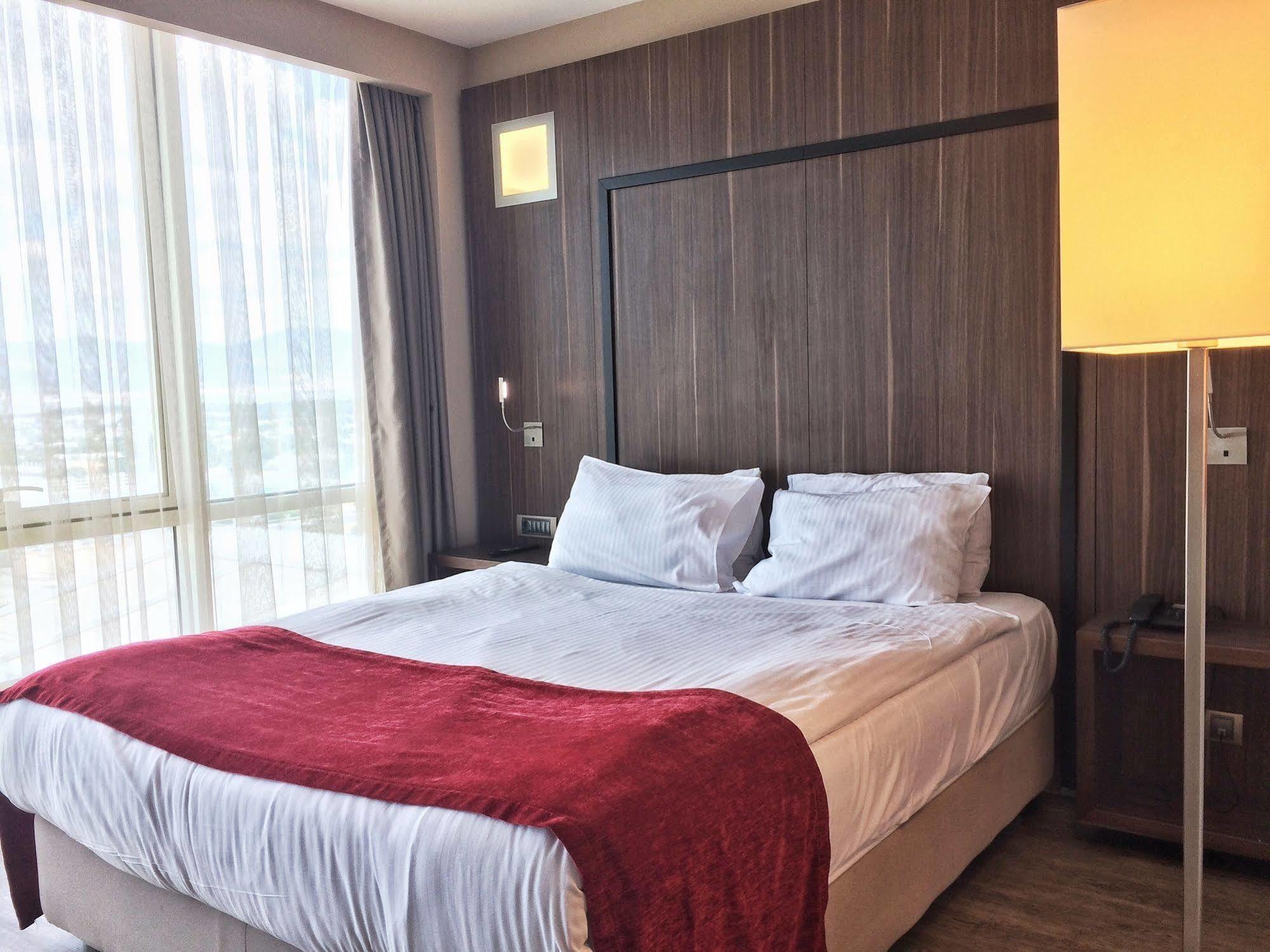 Ramada Encore By Wyndham Izmir Exterior photo